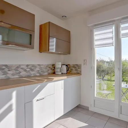 Lovely In With Kitchen * Créances
