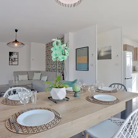 Lovely In With Kitchen Hébergement de vacances *