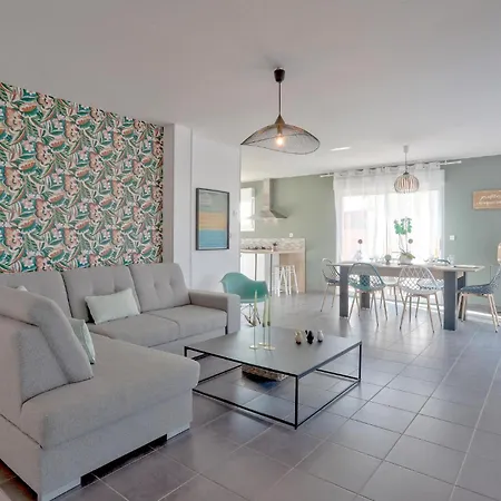 Lovely In With Kitchen * Créances