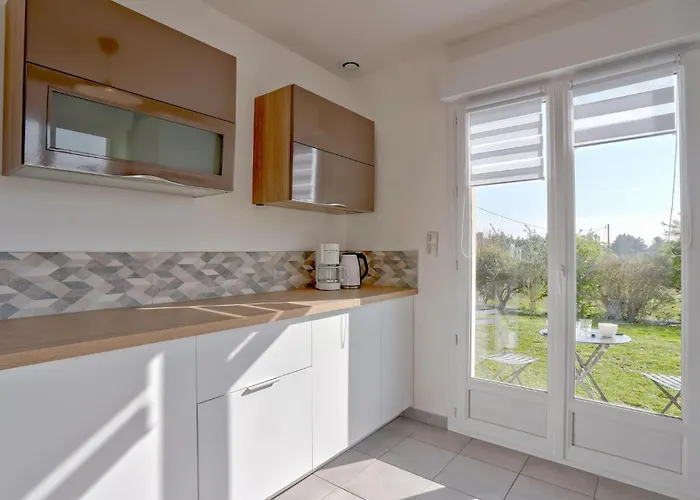 2 Bedroom Stunning In * Créances