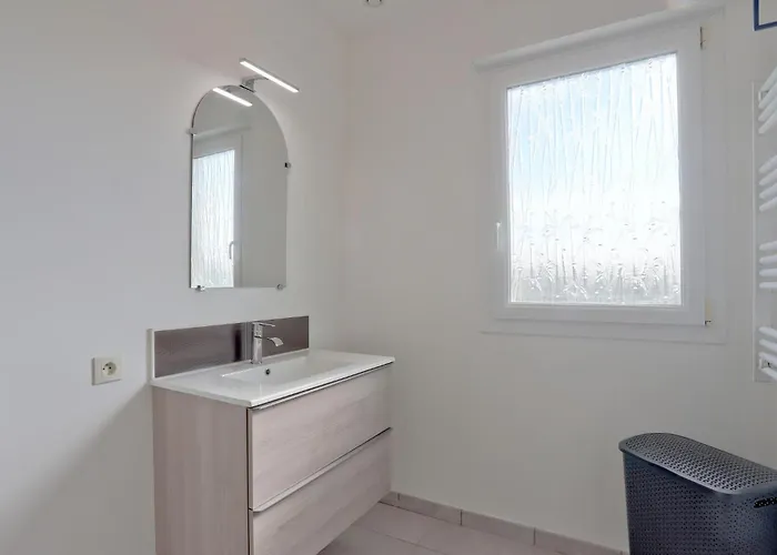 Feriehus 2 Bedroom Stunning In Créances